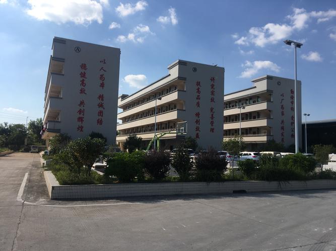 张勇,公司经营范围包括:生产,销售:复合材料,人造石,石英石